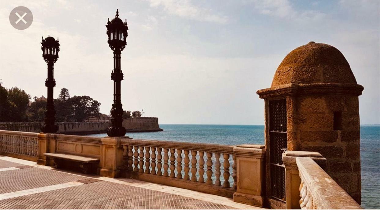 La Casa De Adolfo Apartment Cadiz Luaran gambar